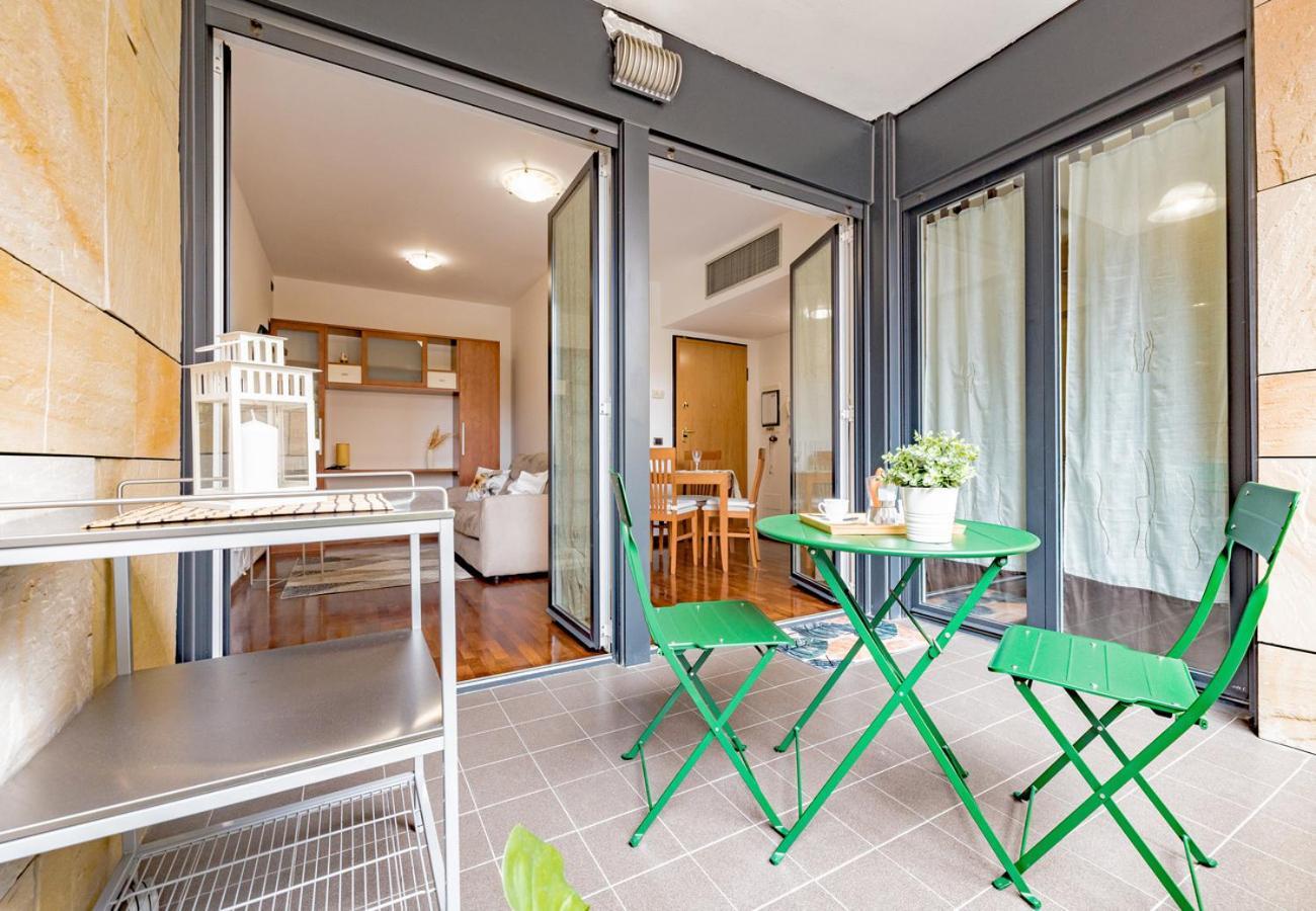 Arcimboldi's Terrace & Private Parking Appartement *
