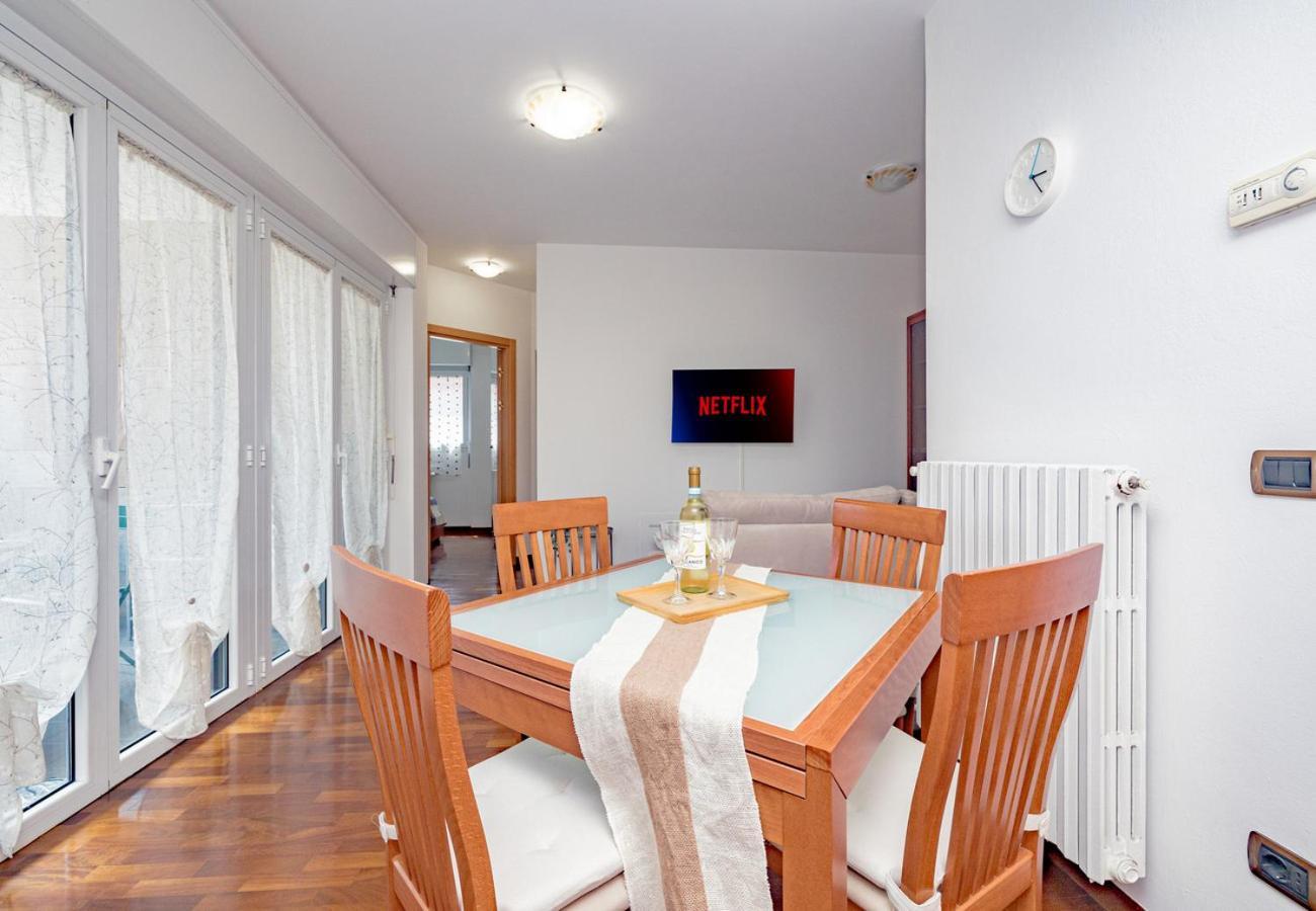 Arcimboldi's Terrace & Private Parking Appartement *